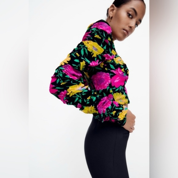 NEW! ZARA Long Sleeve Vibrant Floral Sweetheart Neckline Crop Top XS - Picture 3 of 11